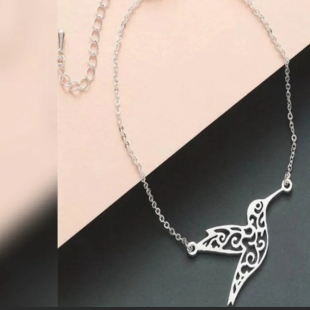 Delicate silver tone filigree hummingbird chain bracelet spring summer